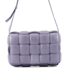 将图像加载到图库查看器中，Bottega Veneta Maxi INTRECCIATO Padded Cassette Shoulder Bag Purple591970 Leather
