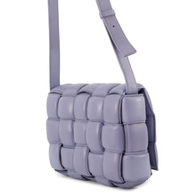 将图像加载到图库查看器中，Bottega Veneta Maxi INTRECCIATO Padded Cassette Shoulder Bag Purple591970 Leather
