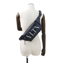 将图像加载到图库查看器中，Valentino Garavani VLTN Crossbody Bag Navy Leather
