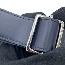 将图像加载到图库查看器中，Valentino Garavani VLTN Crossbody Bag Navy Leather
