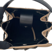 将图像加载到图库查看器中，CHANEL CC Bucket Black/BeigeA93354 Caviar Leather
