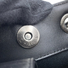 将图像加载到图库查看器中，CHANEL CC Bucket Black/BeigeA93354 Caviar Leather

