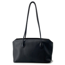 将图像加载到图库查看器中，The Row Terrace Shoulder Bag BlackW1292 Leather
