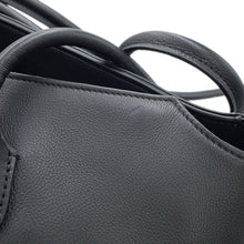 将图像加载到图库查看器中，The Row Terrace Shoulder Bag BlackW1292 Leather
