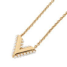 Load image into Gallery viewer, LOUIS VUITTON Collier Essential V Perle GoldM68358 Resin(Pearl) Metal
