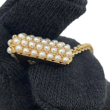 Load image into Gallery viewer, LOUIS VUITTON Collier Essential V Perle GoldM68358 Resin(Pearl) Metal
