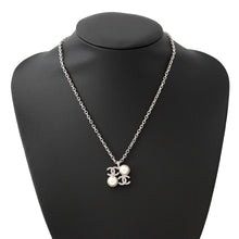 将图像加载到图库查看器中，CHANEL CC Logo Faux Pearl Necklace Silver Metal Faux Pearl Rhinestone
