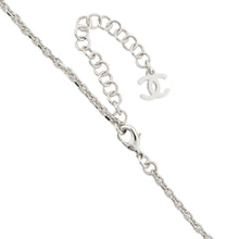 将图像加载到图库查看器中，CHANEL CC Logo Faux Pearl Necklace Silver Metal Faux Pearl Rhinestone
