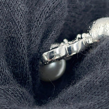 将图像加载到图库查看器中，CHANEL CC Logo Faux Pearl Necklace Silver Metal Faux Pearl Rhinestone
