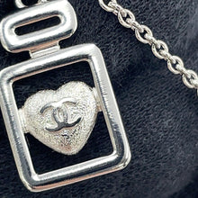 将图像加载到图库查看器中，CHANEL CC Logo Strass Necklace Silver/Blue Metal Rhinestone

