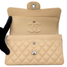 将图像加载到图库查看器中，CHANEL Matelasse W Flap ChainShoulder Bag BeigeA01113 Caviar Leather Size 23
