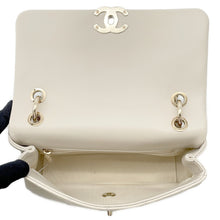 Load image into Gallery viewer, CHANEL Matelasse ChainShoulder Off-whiteAS2318 Calf Leather
