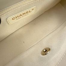 Load image into Gallery viewer, CHANEL Matelasse ChainShoulder Off-whiteAS2318 Calf Leather
