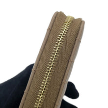 将图像加载到图库查看器中，CELINE CBag Charm Compact Zip Wallet Brown10B663BFL Leather
