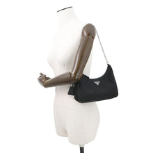 将图像加载到图库查看器中，PRADA Re-Edition 2005 Re-Nylon Shoulder Bag Black1BH204 Nylon
