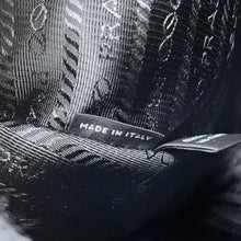 将图像加载到图库查看器中，PRADA Re-Edition 2005 Re-Nylon Shoulder Bag Black1BH204 Nylon
