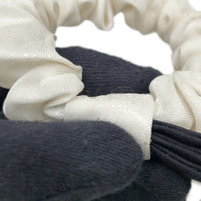 Load image into Gallery viewer, CHANEL Scrunchie ribbon logo White/BlackAA7530 Silk100%
