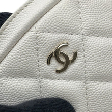 将图像加载到图库查看器中，CHANEL Matelasse Pouch WhiteA80909 Caviar Leather
