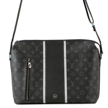 Load image into Gallery viewer, LOUIS VUITTON Apollo messenger NoirM43411 Monogram Eclipse Size MM
