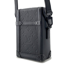 将图像加载到图库查看器中，LOUIS VUITTON Vertical Trunk Wearable Wallet NoirM82070 Monogram・Taurillon
