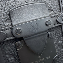 将图像加载到图库查看器中，LOUIS VUITTON Vertical Trunk Wearable Wallet NoirM82070 Monogram・Taurillon
