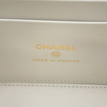 将图像加载到图库查看器中，CHANEL Vanity ChainShoulder Bag WhiteAP3079 Caviar Leather
