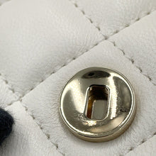 将图像加载到图库查看器中，CHANEL Matelasse Top Handle Bag WhiteAS5243 Lambskin Size 20
