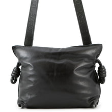将图像加载到图库查看器中，LOEWE Puffer Flamenco Clutch Bag BlackA411FC1X67 Leather
