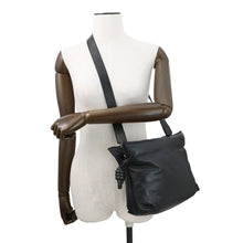 将图像加载到图库查看器中，LOEWE Puffer Flamenco Clutch Bag BlackA411FC1X67 Leather
