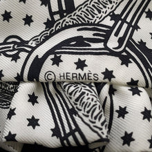 将图像加载到图库查看器中，HERMES Scarf Twilly Frill Apron Doll Bandana Black/White Silk 100%
