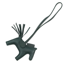 将图像加载到图库查看器中，HERMES Rodeo Malachite Lambskin Size PM
