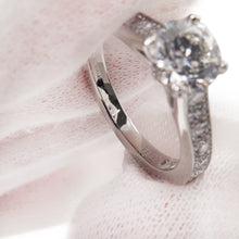 Load image into Gallery viewer, GRAFF Flame Round Diamond Engagement Ring Size Approximately No. 5RPV01 Pt950

