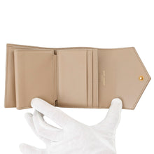 将图像加载到图库查看器中，SAINT LAURENT PARIS Cassandra Matelasse Multifold Wallet Dark Beige692061 Leather
