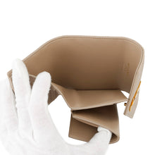 将图像加载到图库查看器中，SAINT LAURENT PARIS Cassandra Matelasse Multifold Wallet Dark Beige692061 Leather

