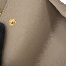 将图像加载到图库查看器中，SAINT LAURENT PARIS Cassandra Matelasse Multifold Wallet Dark Beige692061 Leather
