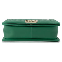 将图像加载到图库查看器中，CHANEL Boy Chanel GreenA67086 Lambskin Size 25
