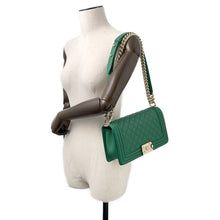 将图像加载到图库查看器中，CHANEL Boy Chanel GreenA67086 Lambskin Size 25
