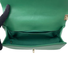 将图像加载到图库查看器中，CHANEL Boy Chanel GreenA67086 Lambskin Size 25
