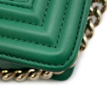 将图像加载到图库查看器中，CHANEL Boy Chanel GreenA67086 Lambskin Size 25

