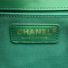 将图像加载到图库查看器中，CHANEL Boy Chanel GreenA67086 Lambskin Size 25
