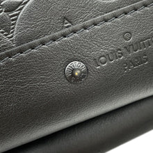将图像加载到图库查看器中，LOUIS VUITTON racer sling bag NoirM46107 Monogram Shadow
