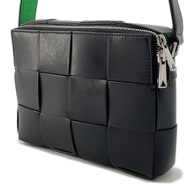 将图像加载到图库查看器中，Bottega Veneta Maxi INTRECCIATO Cassette Camera Bag Black/Green730027 Leather

