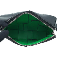 将图像加载到图库查看器中，Bottega Veneta Maxi INTRECCIATO Cassette Camera Bag Black/Green730027 Leather
