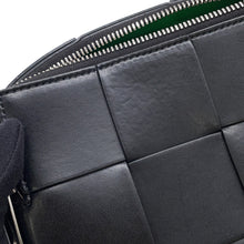 将图像加载到图库查看器中，Bottega Veneta Maxi INTRECCIATO Cassette Camera Bag Black/Green730027 Leather
