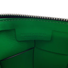 将图像加载到图库查看器中，Bottega Veneta Maxi INTRECCIATO Cassette Camera Bag Black/Green730027 Leather
