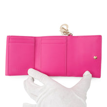 将图像加载到图库查看器中，Dior Lady Dior Lotus Wallet Cannage Tri-fold Wallet PinkS0181ONMJ Lambskin
