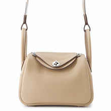 将图像加载到图库查看器中，HERMES Lindy Verso Trench/Etoupe Taurillon Clemence Size Mini

