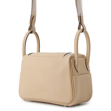 将图像加载到图库查看器中，HERMES Lindy Verso Trench/Etoupe Taurillon Clemence Size Mini
