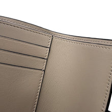 Load image into Gallery viewer, LOEWE Vertical wallet Rosemary/TanC660S86X01 Soft grain calf
