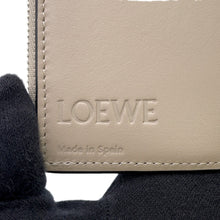 Load image into Gallery viewer, LOEWE Vertical wallet Rosemary/TanC660S86X01 Soft grain calf
